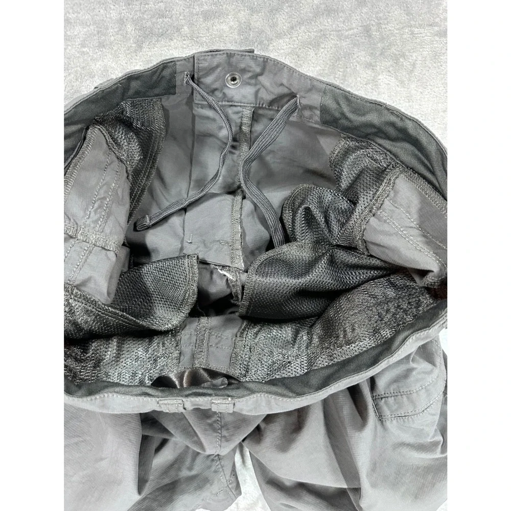 The North Face Mens Hiking Shorts Gray Size 34 Regular Outdoor Trail Cargo